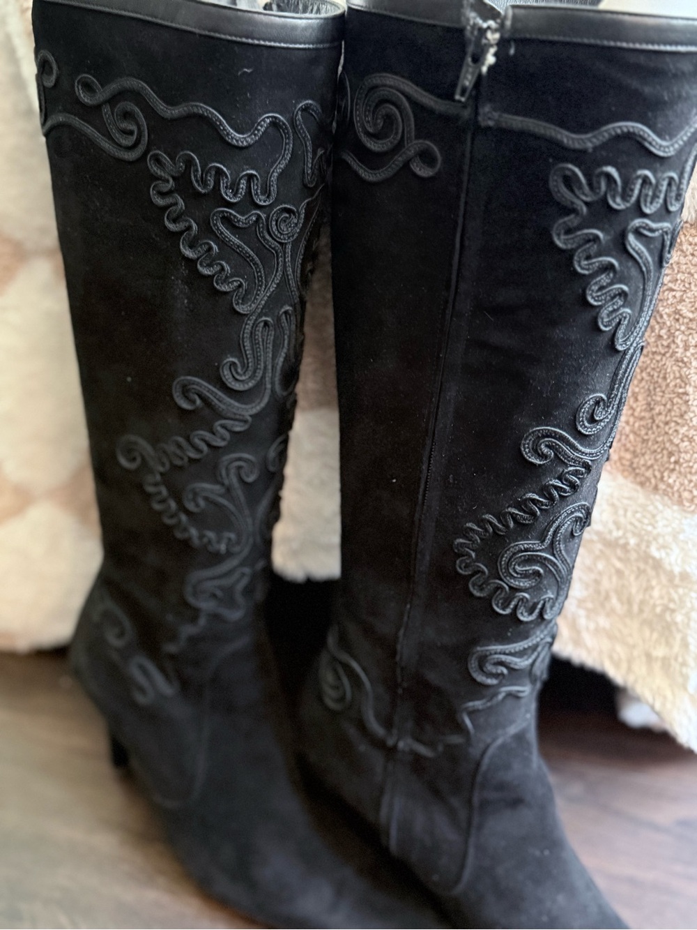 Gunmetal Black Suede Embroidered Knee High Boots Pointed Toe Heels Women’s 7.5 B - Picture 2 of 6